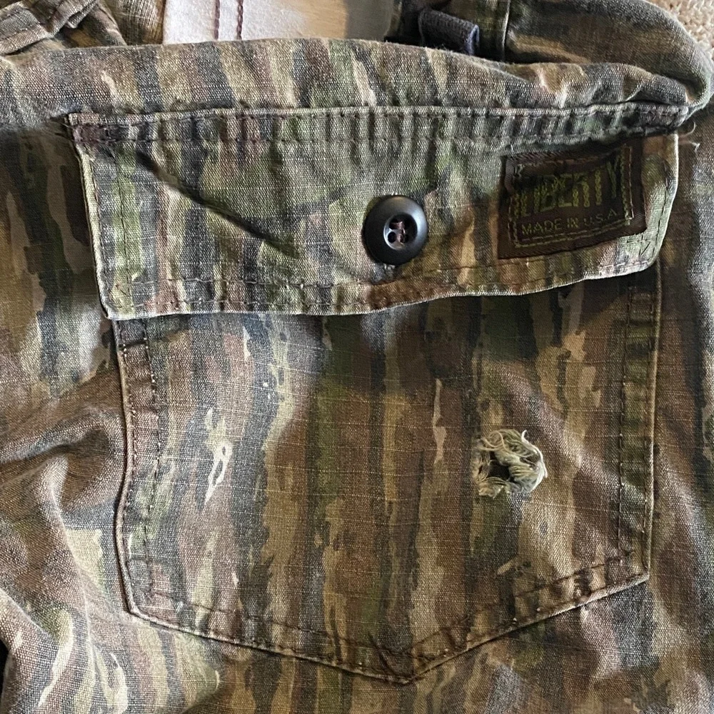 Camouflage Cargo Pants size large with adjustable waist - Picture 3 of 3